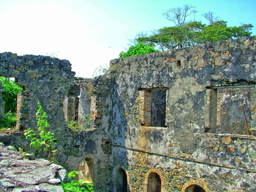 Windows and doorways at Fort batenstein, as seen from inside, upper floor