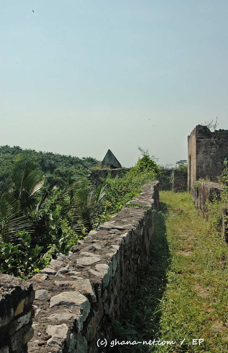 Butre, Defense Walls of Fort Batenstein